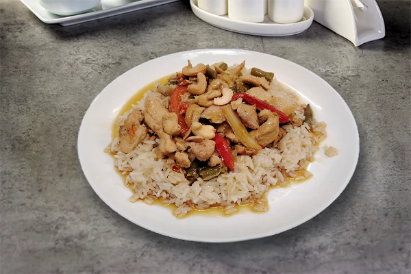 THAI PILETINA S POVRĆEM U SOJA SOSU